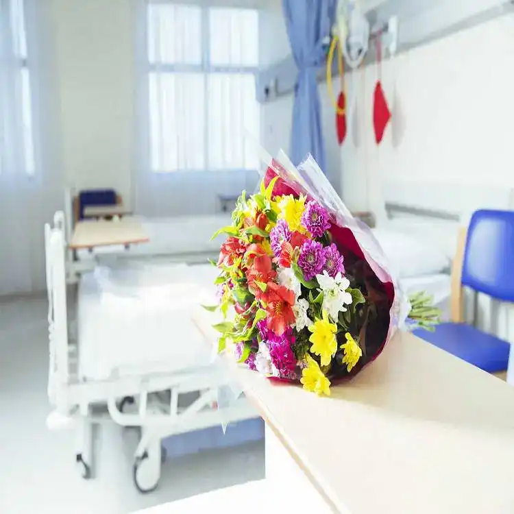 bouquet-of-flowers-in-hospital-room-CAIF17424